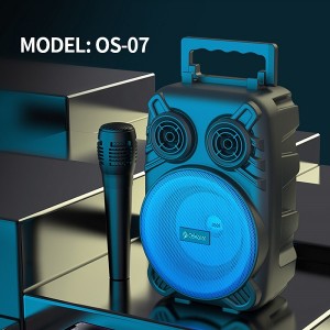 New Product Celebrat OS-07 Outdoor Portable Wireless Charger Lamp Speaker with Microphone
